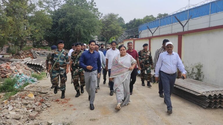 कृषि मंत्री दीपिका पांडेय ने किया सिदरौल, नामकोम स्थित लाह कारखाना का भ्रमण।
