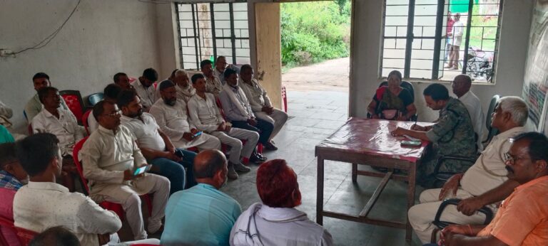 मुहर्रम पर्व को लेकर नौडीहा बाजार थाना परिसर में शांति समिति की बैठक हुई आयोजित।