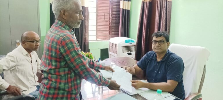 सिंघानी के ओबरा टांड़ में करीब 10 एकड़ सार्वजनिक भूमि पर कई दबंगों के द्वारा अवैध कब्जा।