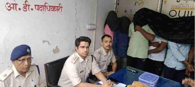 एंटी नाकोटिक्स टास्क फोर्स यूपी और झारखंड पुलिस ने संयुक्त कार्रवाई करते हुए करोड़ों के ब्राउन शुगर के साथ 6 तस्करों को किया गिरफ्तार।
