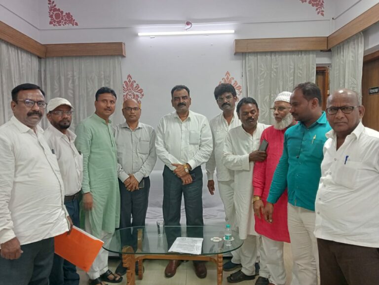 सीसीएल सीएमडी से कथारा भवन कक्ष में इसराफिल अंसारी (बबनी) अपने डेलिगेट्स के साथ मुलाकात की।