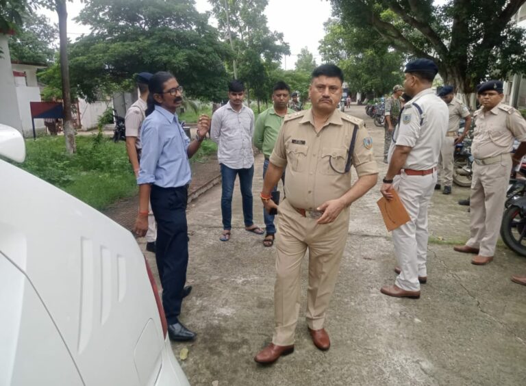 न्यायालय एवं न्यायिक पदाधिकारी आवास के सुरक्षा को लेकर समीक्षा बैठक की ।