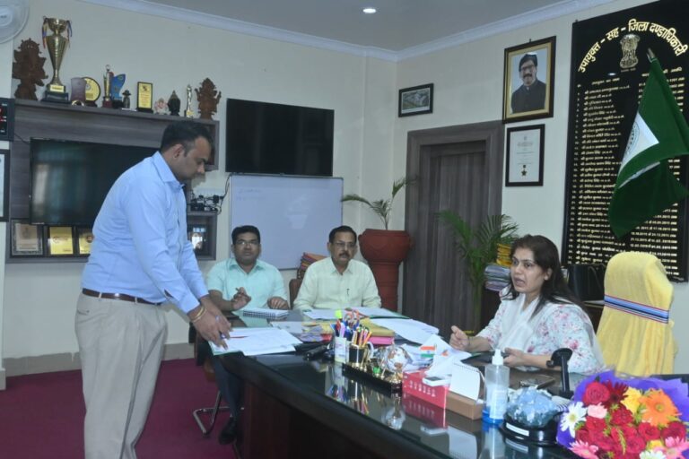 डीसी ने जिला स्तरीय स्टेरिंग सह मॉनिटरिंग कमेटी का किया बैठक।