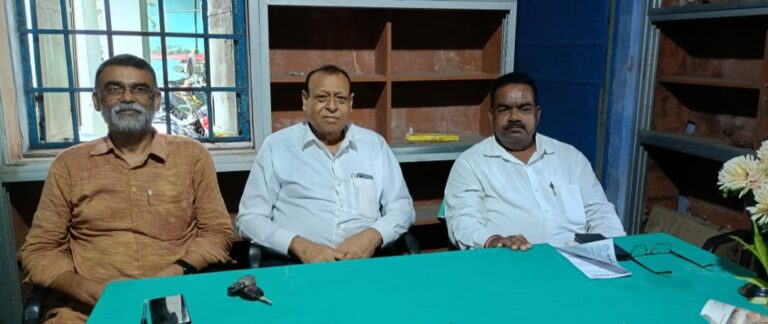 जिला बनाओ संघर्ष समिति के बैनर तले पूर्व निर्धारित एक अगस्त को जिला की मांग को लेकर बंद के आह्वान पर संपूर्ण बेरमो अनुमंडल बंद को समर्थन देने की मांग की है ।