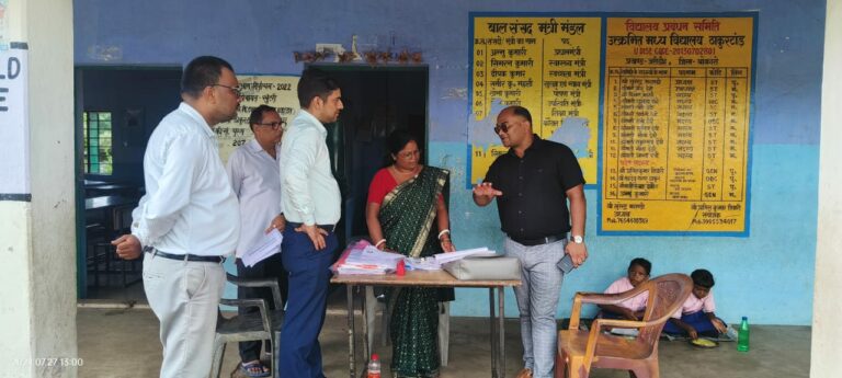 मतदान केंद्रों पर विशेष शिविर हुआ आयोजित।