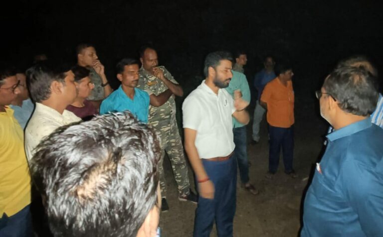 खनन विभाग ने चंदनकियारी में की छापेमारी, अवैध रूप से भंडारित 37,500 घनफिट बालू को किया जब्त।