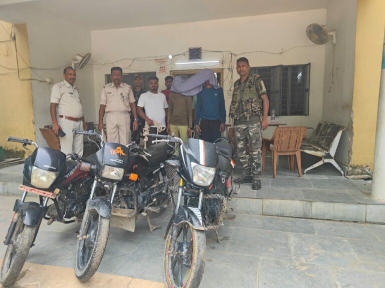 पुलिस ने बाइक चोरी के मामले में दो को किया गिरफ्तार, तीन बाइक बरामद