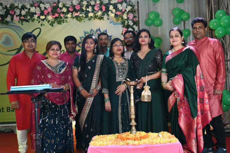रिमझिम फुहारों के बीच बोकारो क्लब में मना सावन महोत्सव।