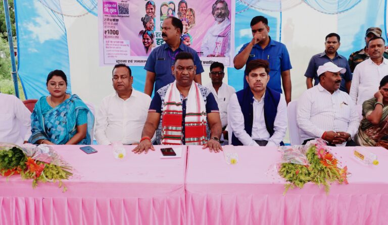 राज्य के मंत्री सत्यानन्द भोक्ता “झारखंड मुख्यमंत्री मंईयां सम्मान योजना” शिविर का किया शुभारंभ*