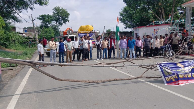 एससी एसटी आरक्षण में सुप्रीम कोर्ट के फैसले के खिलाफ भारत बंद के तहत छतरपुर अनुमंडल क्षेत्र में व्यापक असर देखा गया 