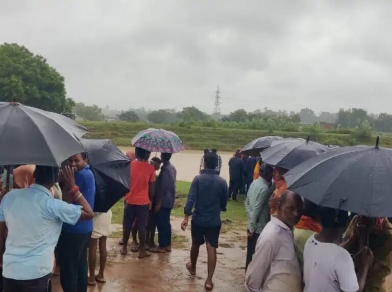 तालाब से तैरता हुआ मिला युवक का शवः पत्नी ने लगाया हत्या का आरोप, पुलिस कर रही जांच