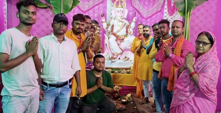 न्यू रूप दर्शनी क्लब बोकारो थर्मल मे गणेश पूजा हर्षो उल्लास के साथ मनाई जा रही है।