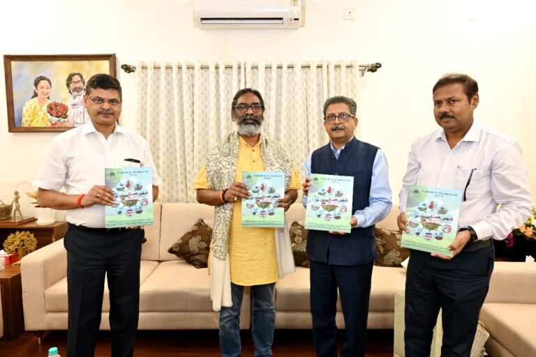 मुख्यमंत्री हेमन्त सोरेन से नाबार्ड के मुख्य महाप्रबंधक  एस०के० जहागीरदार ने मुलाकात की।