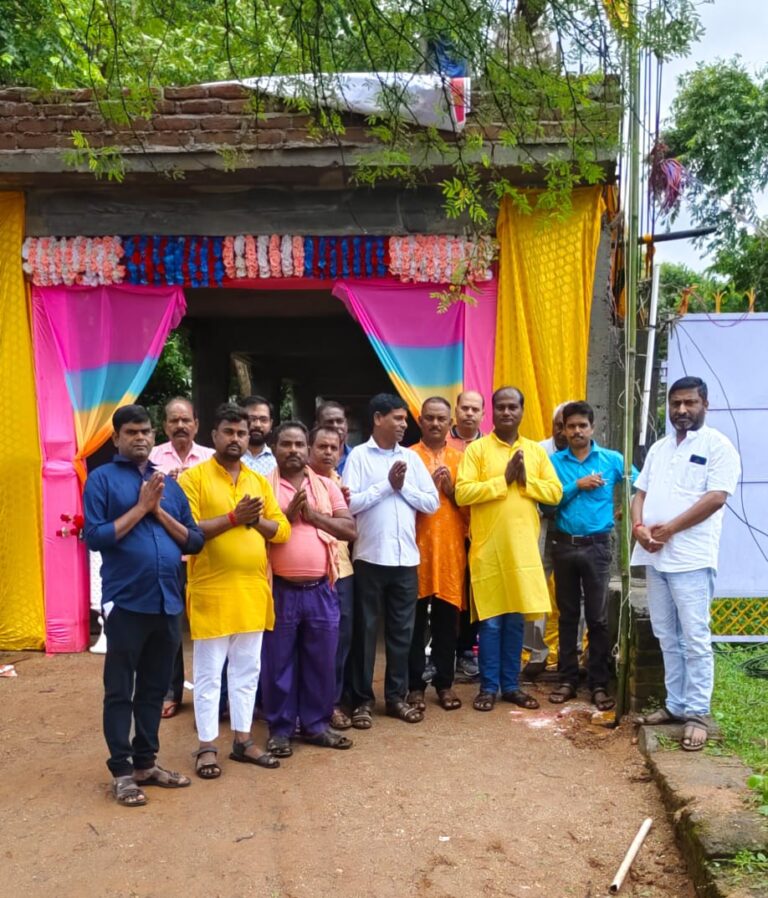 बाबा गणिनाथ का झंडोतोलन कर विधि पूजन किया गया तथा सांस्कृतिक कार्यक्रम किया गया 