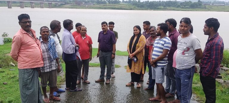 लगातार हो रही बारिश के कारण तेनुघाट डैम का 08 रेडियल गेट खुला।