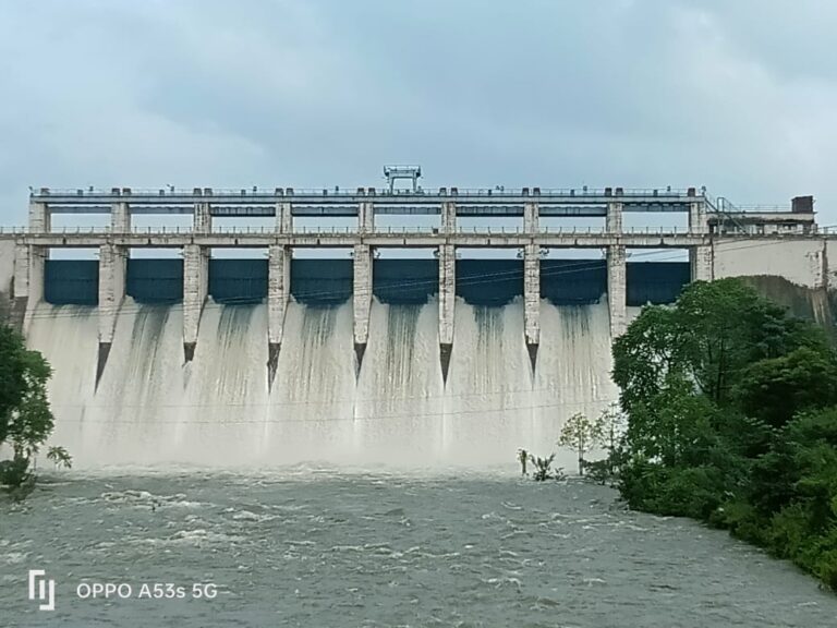 पतरातू डैम के आठों फाटकों को खोला गया, लाखों क्यूसेक मीटर प्रति घंटा पानी की हो रही है निकासी।