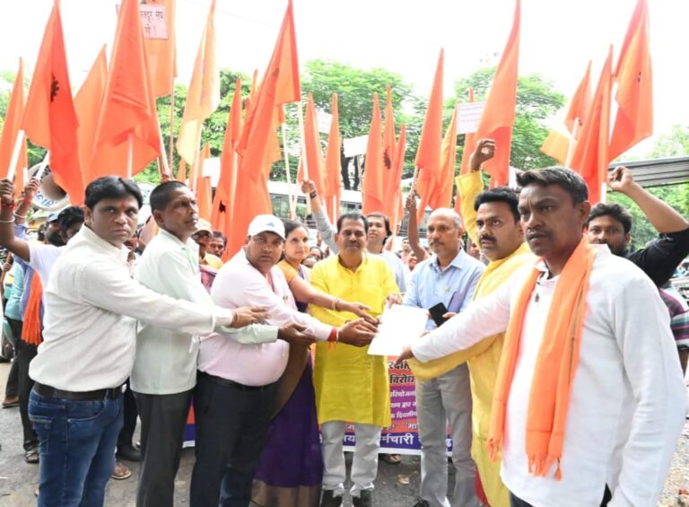 सीसीएल सीकेएस ढोरी द्वारा महाप्रबंधक कार्यालय में एकदिवसीय धरना प्रदर्शन सम्पन्न।