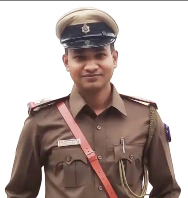 अभिषेक प्रताप बने गोला थाना प्रभारी. चार्ज लिया