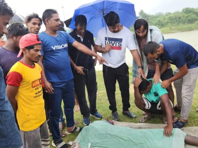 नदी में मछली मारने के दौरान युवक लापताः गोताखोर के मदद से निकाला गया शव, परिजनों में मातम