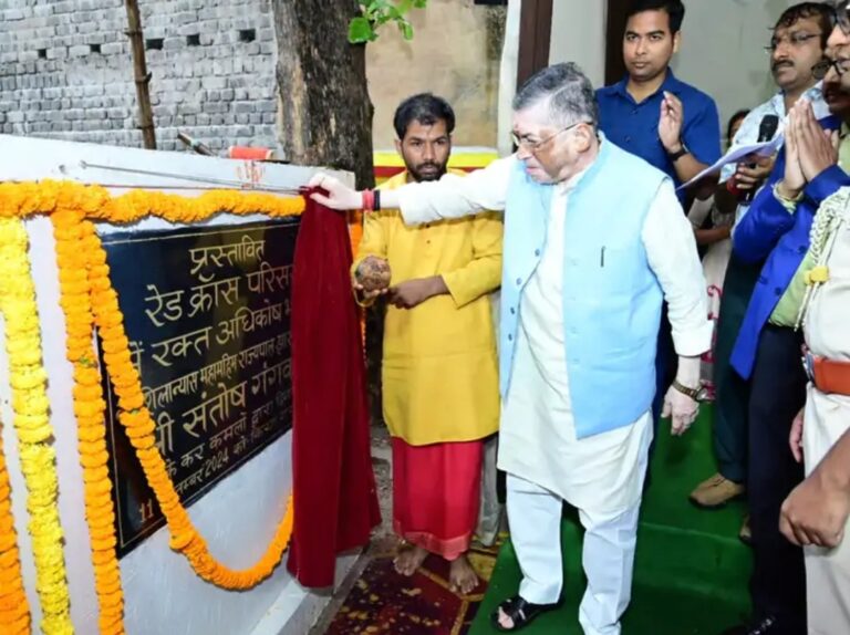 राज्यपाल ने रक्त अधिकोष भवन का किया शिलान्यासः छात्राओं से किया संवाद, बोले-ब्लड बैंक का निर्माण से लोगों को मिलेगा सीधा लाभ