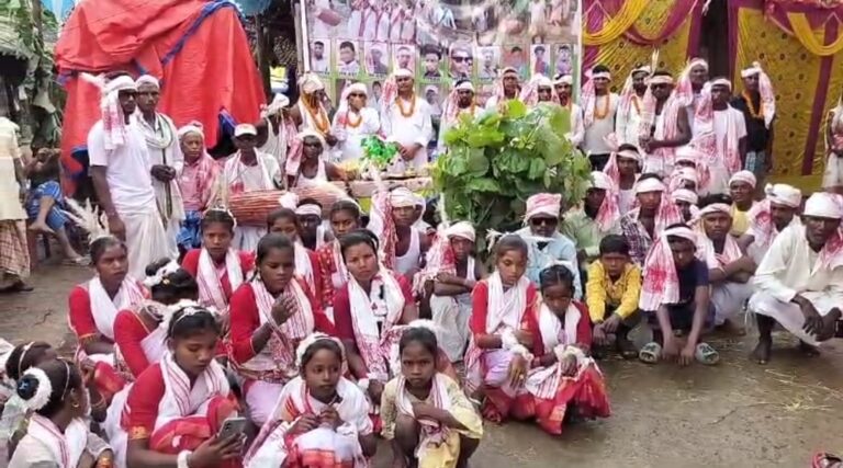 नौडीहा बाजार प्रखंड के विभिन्न पंचायतों में धुमधाम से मनाया गया करमा पुजा 