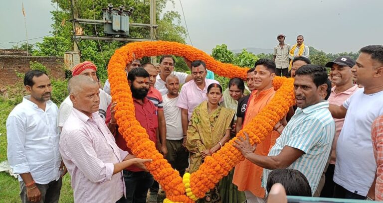 विधायक डॉक्टर लंबोदर महतो द्वारा तेनुघाट में छठ घाट का पीसीसी पथ का शिलान्यास किया गया।