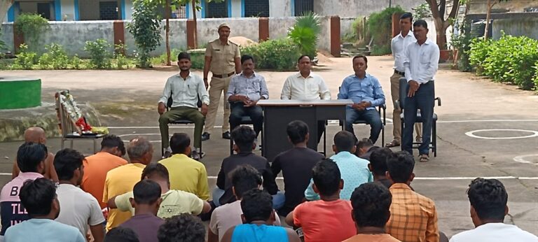 2 अक्टूबर को तेनुघाट जेल में जेल अदालत सह कानूनी जागरूकता शिविर का आयोजन किया गया ।