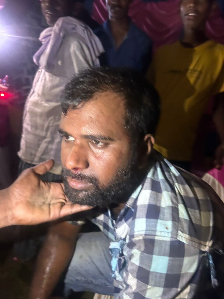 पिस्टल के साथ युवक को ग्रामीणों ने पकडा, किया पुलिस के हवाले 