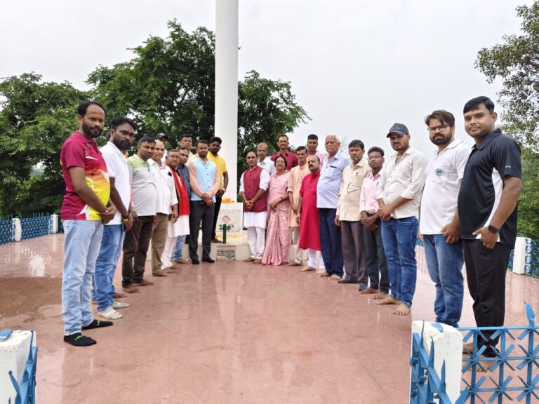 शहीद जय मंगल पांडेय और नादिर अली खां की शहादत को किया नमन।