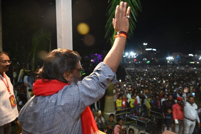 आप सभी को विजयादशमी एवं दशहरा पर्व की हार्दिक बधाई और शुभकामनाएं।