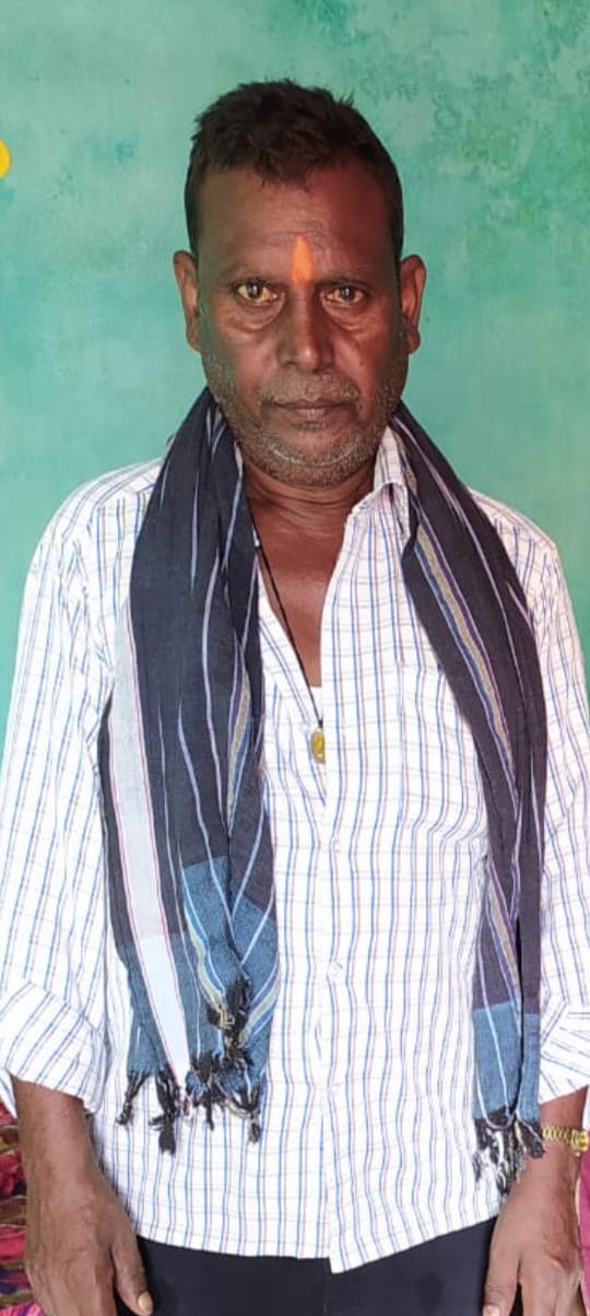 लगभग 58 वर्षीय एक व्यक्ति की मालगाड़ी के चपेट में आने से कटकर मौत हो गई, जिससे गाँव में शोक का माहौल है।