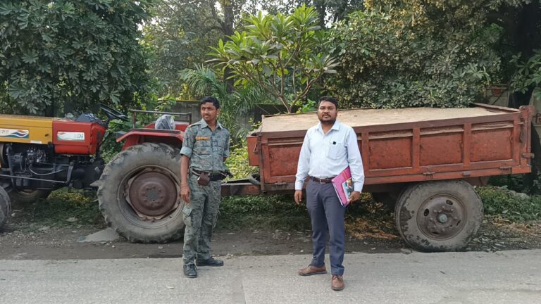 खनन विभाग ने की छापेमारी, अवैध बालू खनिज प्रेषण करते 03 ट्रैक्टर को पकड़ा।