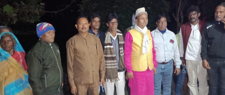 इसराफील अंसारी उर्फ बबनी ने चुनावी दौरा कर अलमीरा छाप में वोट डालने का किया अपील।
