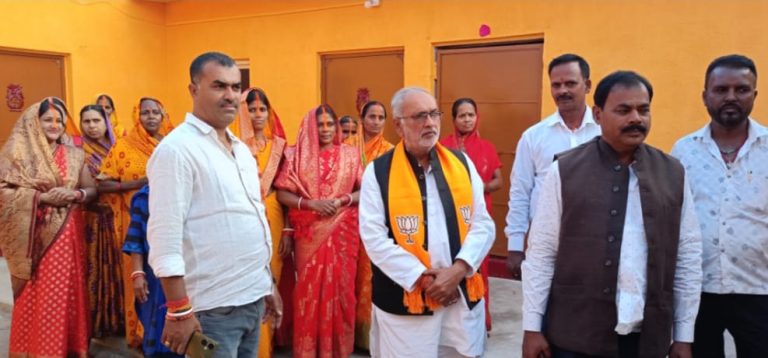 बरही विधानसभा के पूर्व विधायक मनोज यादव ने चुनावी दौरा कर डॉक्टर लंबोदर महतो के पक्ष वोट मांगा।