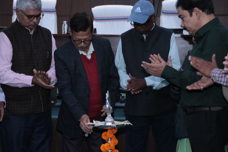 इस वर्ष सादगी के साथ झारखंड विधानसभा का स्थापना दिवस मनाया गया।