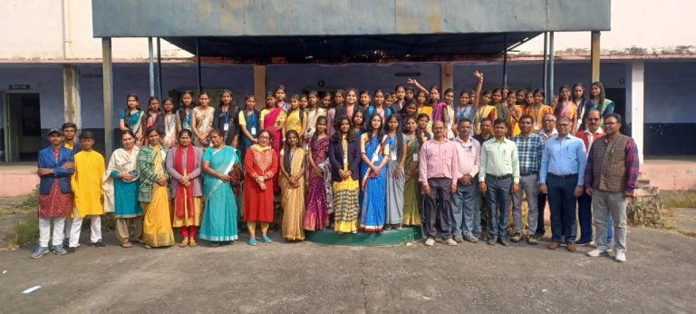 डीवीसी जमा दो उच्च विद्यालय में संविधान दिवस पर लगा “बाल सदन”।