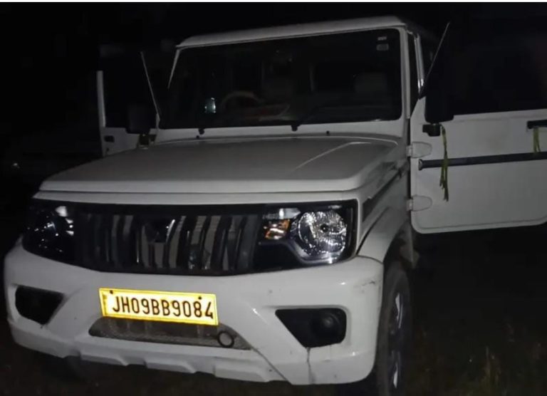 फुसरो बाजार से लूटी गई बोलेरो, पुलिस की तत्परता से बरामद।