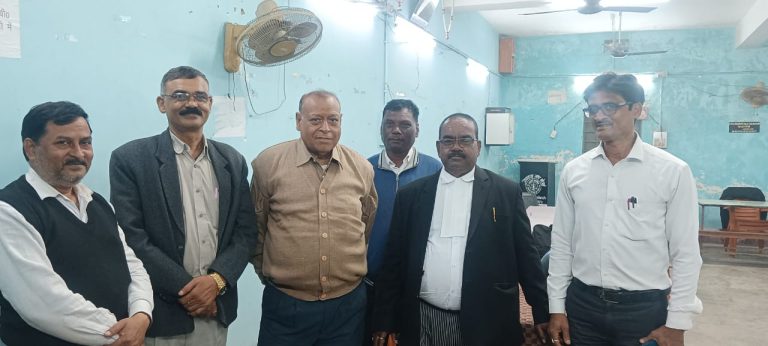 अधिवक्ता संघ ने बेरमो अनुमंडल अन्तर्गत तीनों विधायक को जीत पर बधाई दी ।