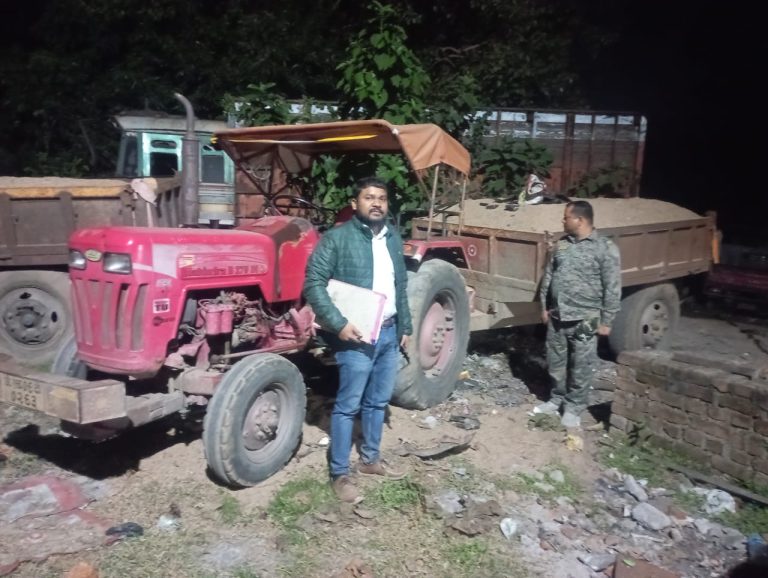 खनन विभाग ने चलाया सघन जांच अभियान, एक ट्रैक्टर जब्त।