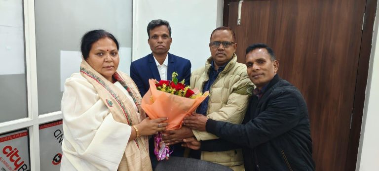 झारखंडी एकता संघ प्रवासी मजदूरों के समस्याओं को लेकर मंत्री दीपिका पांडेय से की शिष्टाचार मुलाकात।