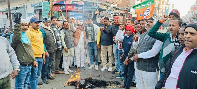 भाजपा युवा मोर्चा चतरा जिला ने मुख्यमंत्री हेमंत सोरेन का किया पुतला दहन।