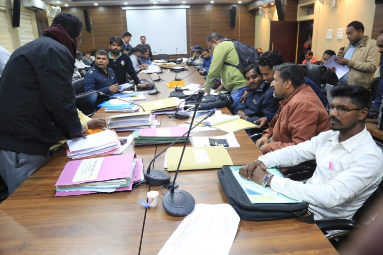 व्यय प्रेक्षक द्वारा अभ्यर्थियों का हुआ व्यय लेखा जांच