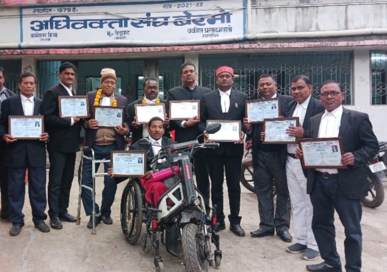 चुनाव पदाधिकारी प्रबोध कुमार महथा ने नवनिर्वाचित सदस्य को बधाई दी।