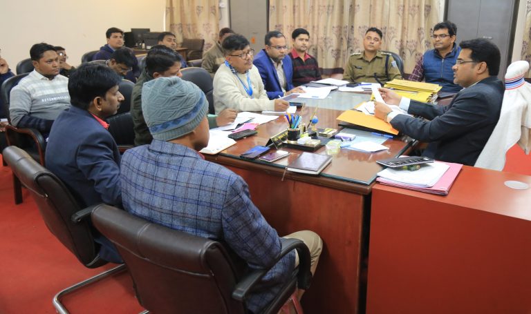 अपर समाहर्ता ने आधार निगरानी समिति का किया बैठक