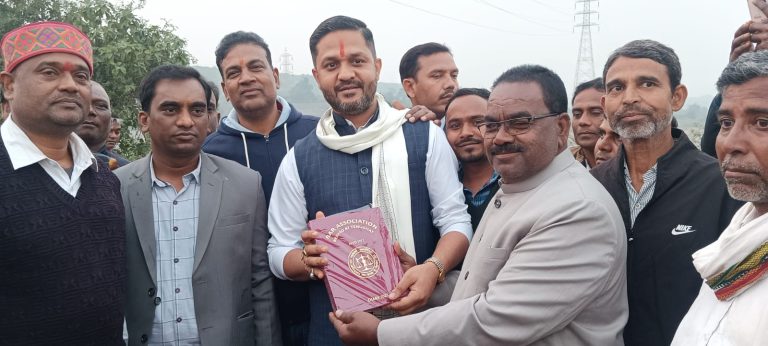 बेरमो विधायक कार्यकर्ता मिलन समारोह सह वन भोज कार्यक्रम मे हुऐ शामिल।