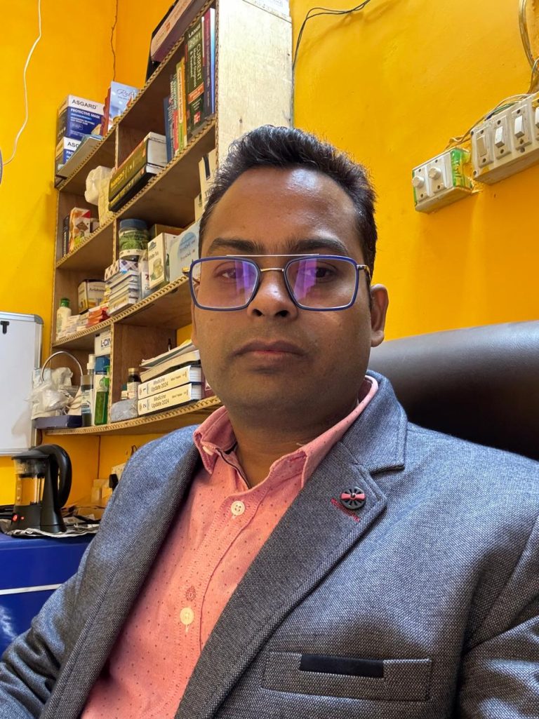 डॉ. अरविंद केसरी ने सरकारी अस्पताल पर जताया भरोसा, पत्नी इंदु कुमारी की डिलीवरी सरकारी अस्पताल में करवाई।