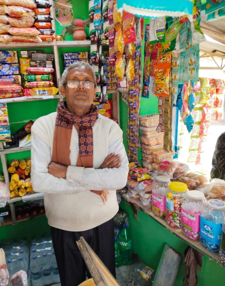 तेनुघाट में पान दुकान से नगरी समेत 20 हज़ार रुपए की समान की हुई चोरी।