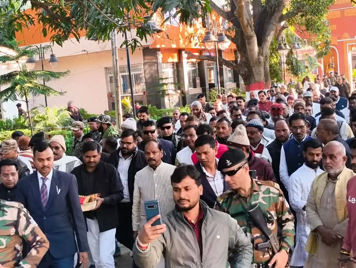 पूर्व मुख्यमंत्री रघुवर दास पहुंचे चतरा, कहा माँ भद्रकाली से राज्य की गरीबी दूर करने की मांगने आया हूँ शक्ति।