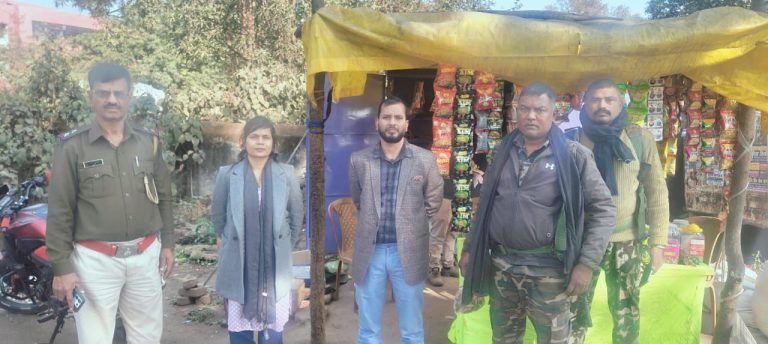 सिमरिया थाना क्षेत्र में कोटपा-2003 की धारा 6ए 6बी व धारा 4 का अनुपालन दुकानों में कराया गया।