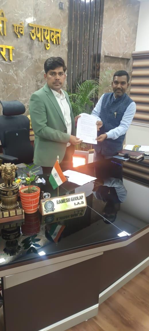 सिमरिया विधानसभा क्षेत्र के पूर्व विधायक प्रत्याशी रामवतार राम ने चतरा उपयुक्त से मिल कर क्षेत्र के समस्याओं पर किया चर्चा।